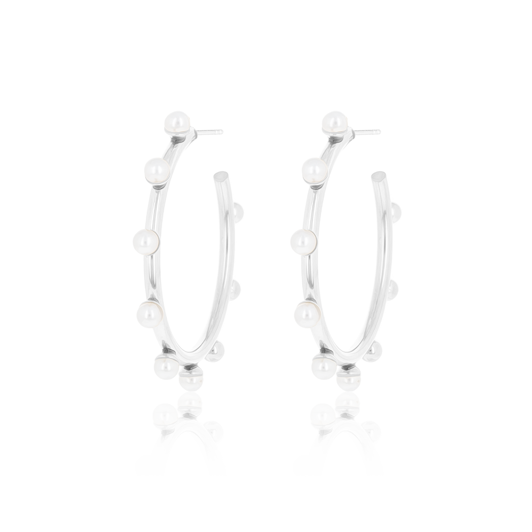 Zilverkleurige oorringen met parels